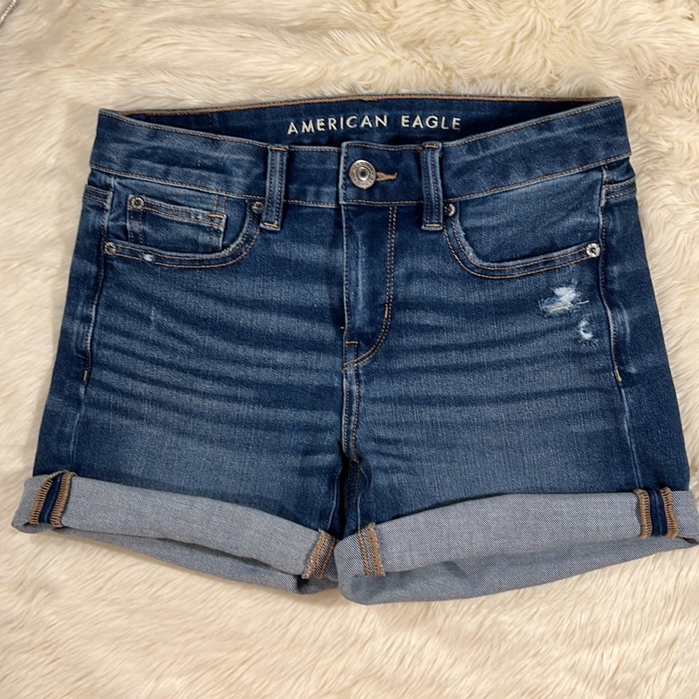 American Eagle The Dream Short MIDI Distressed Denim, size 4